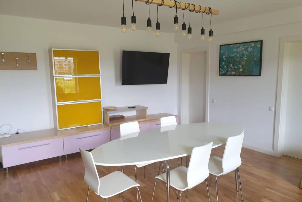 Garden Leisure Apartments Brasov Luaran gambar